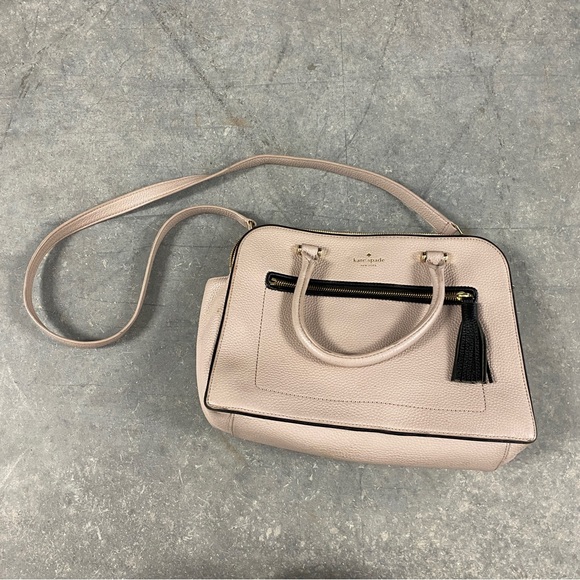kate spade Handbags - Kate spade women’s crossbody bag leather